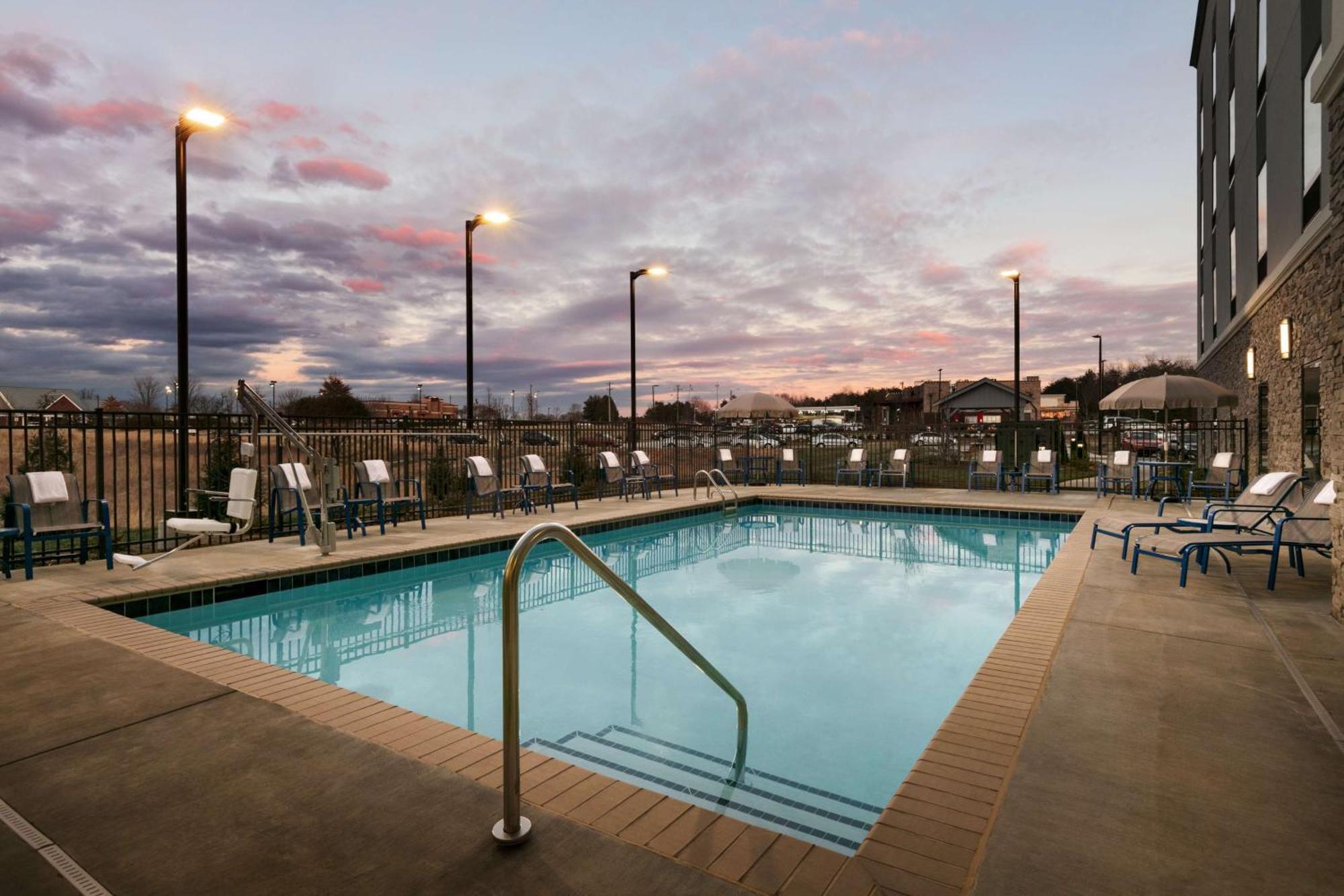 Hampton Inn Kernersville Bagian luar foto